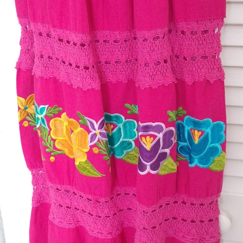 Vintage Mexican Embroidered Dress. - Picture 5 of 8